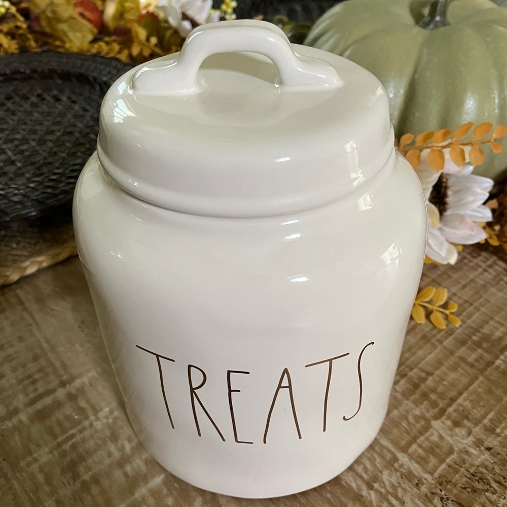 Rae Dunn White Ceramic ‘TREATS’ Canister with Rose Gold Lettering - Picture 2 of 8